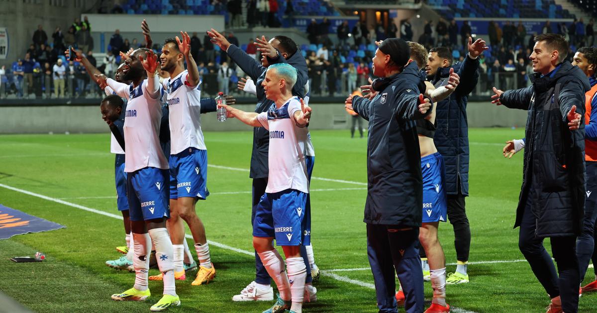 Regarder la vidéo Ligue 2 : Auxerre l’emporte à Dunkerque et se rapproche de la Ligue 1