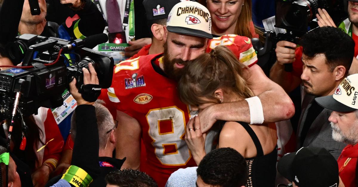 star Travis Kelce, companion of Taylor Swift, extends with Chiefs