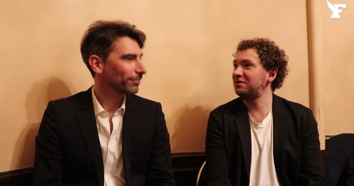 Regarder la vidéo Jérémy Jouve et Pierre Fouchenneret, le magique mariage du piano, de la guitare et du violon