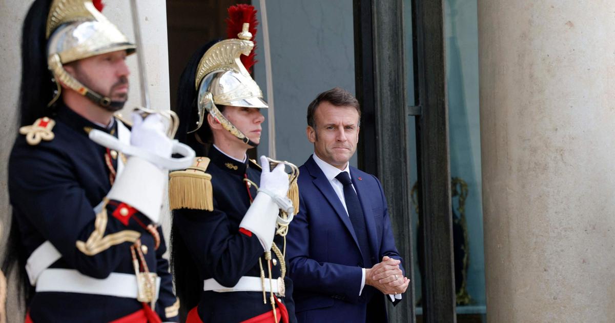 Regarder la vidéo Emmanuel Macron condamne «avec la plus grande fermeté» les blocages dans les universités