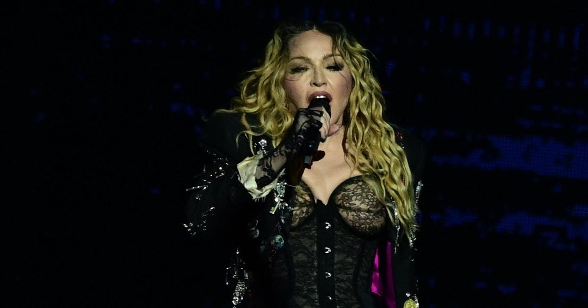 Regarder la vidéo Madonna fait vibrer les Brésiliens sur la plage de Copacabana