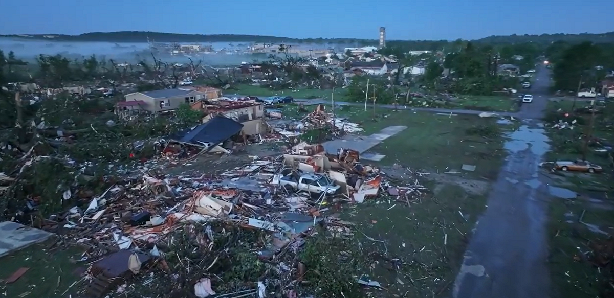 Regarder la vidéo États-Unis : au moins un mort et cinq blessés lors d’impressionnantes tornades dans l’Oklahoma