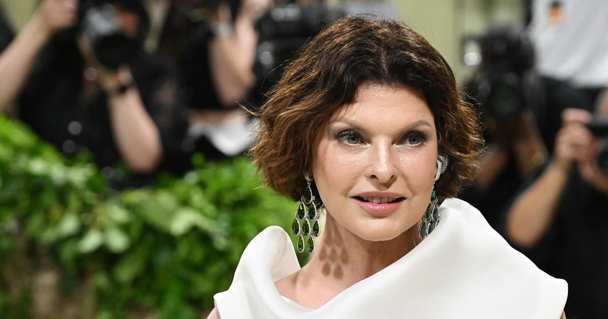 Linda Evangelista, hands hidden in long gloves, returns to the Met Gala ...