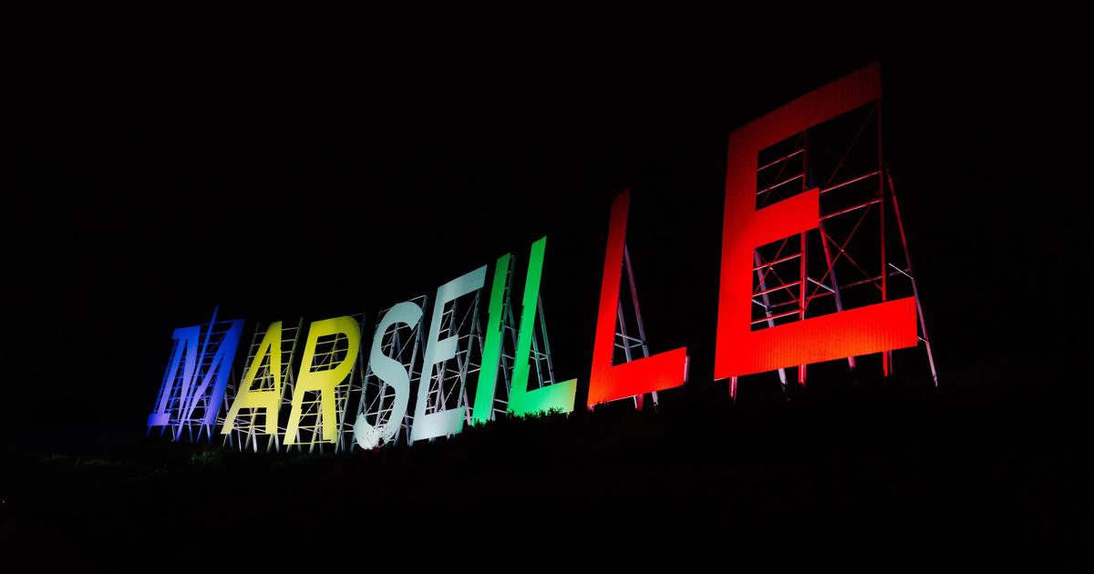 Regarder la vidéo Marseille : plusieurs monuments illuminés aux couleurs olympiques