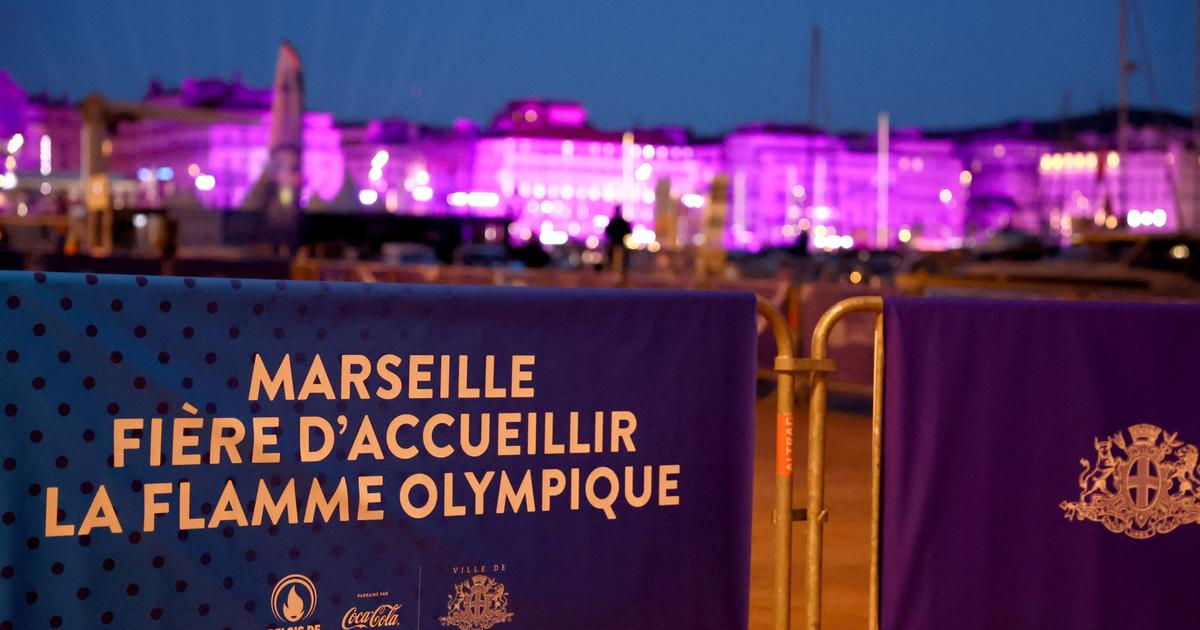 Regarder la vidéo EN DIRECT - JO Paris 2024 : le Belem et la flamme olympique sont arrivés au large de Marseille