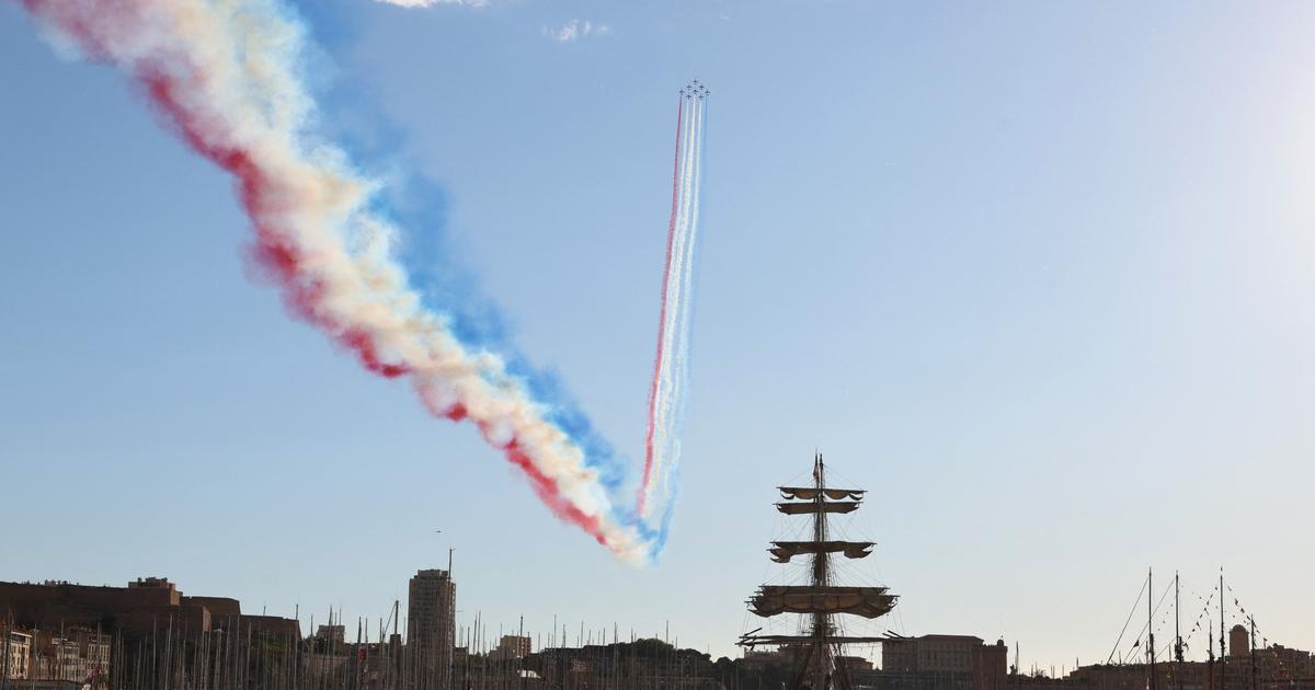 Regarder la vidéo La patrouille de France a-t-elle vraiment dessiné le drapeau russe lors de l’arrivée de la flamme olympique à Marseille?