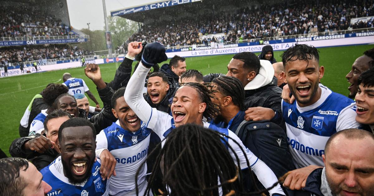 Regarder la vidéo Ligue 2: Auxerre valide sa remontée en Ligue 1 après un nul match à Amiens