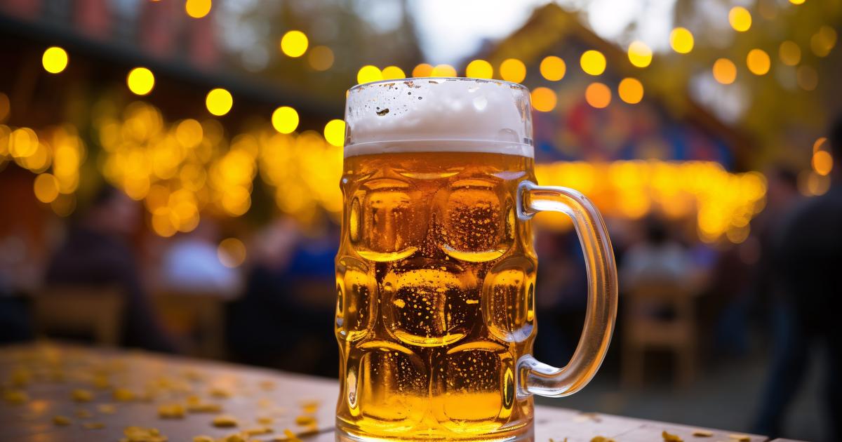 Regarder la vidéo Un touriste américain vole une chope de bière dans une taverne à Munich et l’avoue...50 ans plus tard