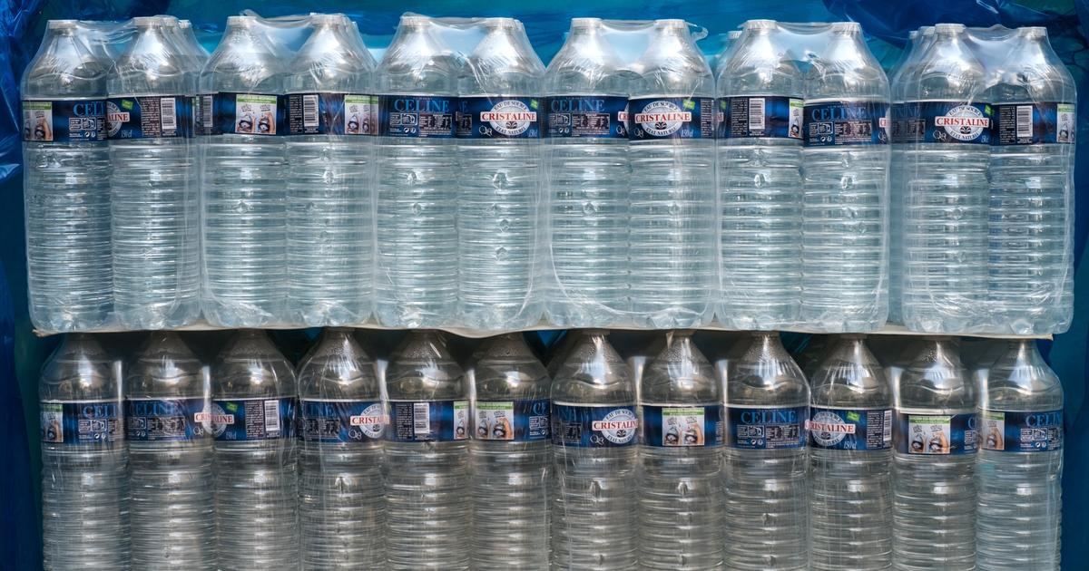 マヨット州で「炭化水素の匂いがする」クリスタリン製ウォーターボトルがリコールされる