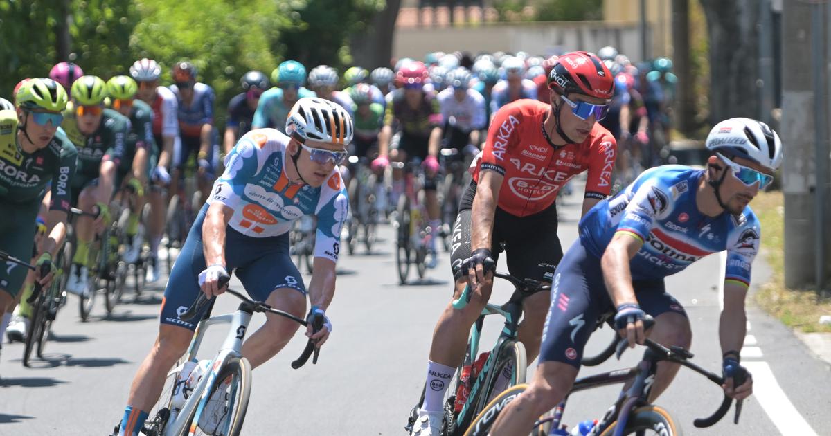 Regarder la vidéo Tour d'Italie: nouvel abandon pour la Visma-Lease a Bike, Cian Uijtdebroeks quitte le Giro
