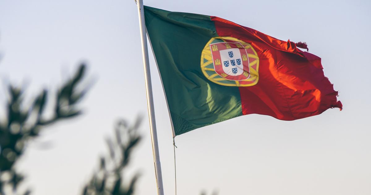 Portuguese civil servants strike to demand salary increases