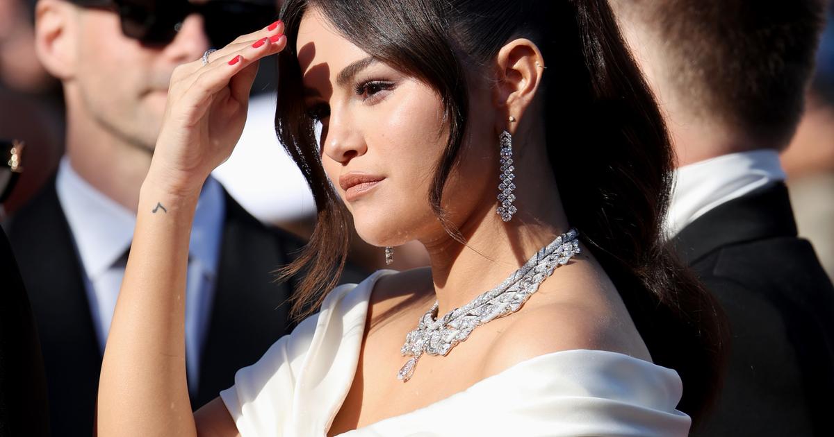 Regarder la vidéo Selena Gomez huée, Audiard ovationné, Charlotte Gainsbourg culottée... C’est la fièvre du samedi soir sur les marches de Cannes