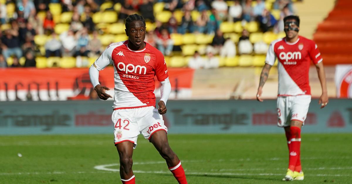 Regarder la vidéo Ligue 1 : Mamadou Coulibaly (Monaco) victime d'une rupture des ligaments croisés du genou gauche