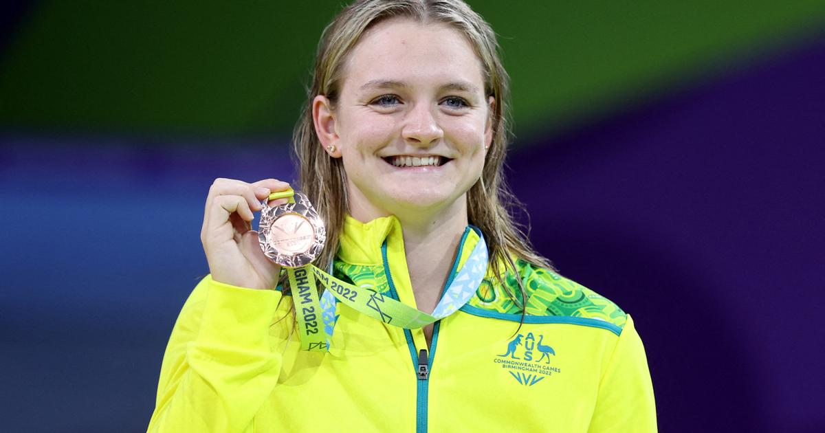 Regarder la vidéo JO Paris 2024: à seulement 22 ans, la jeune nageuse australienne Chelsea Hodges arrête sa carrière