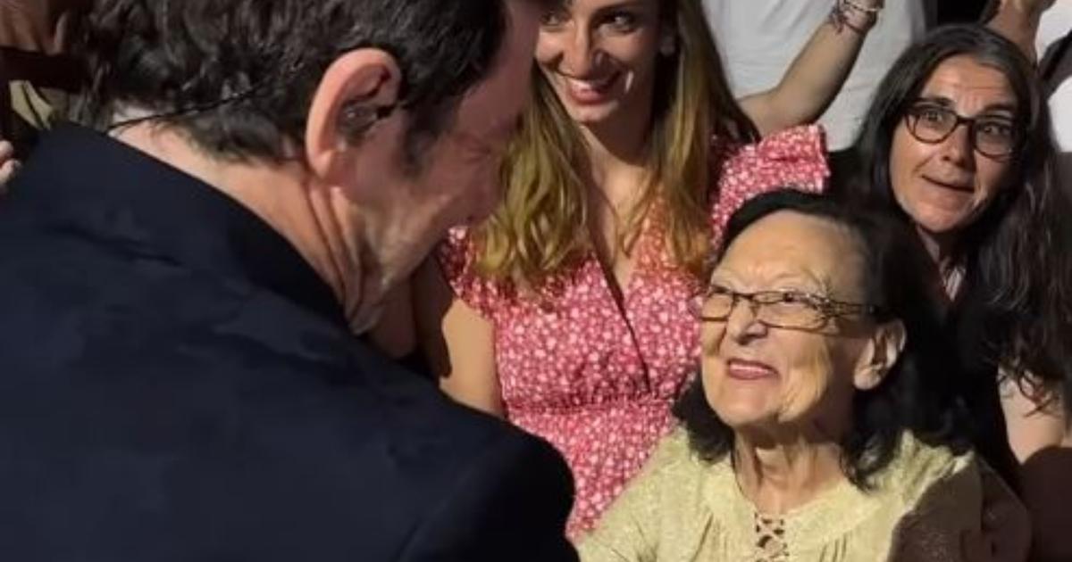 En plein concert, Patrick Bruel fête les 100 ans d'une de ses fans