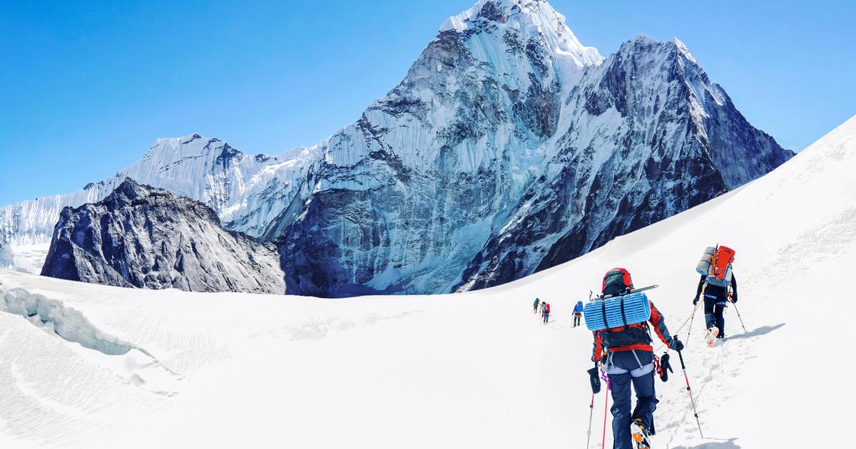 Regarder la vidéo Décès d'un alpiniste indien sur l'Everest, le huitième cette saison