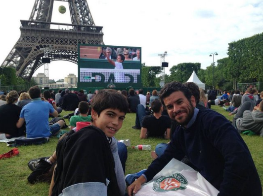Regarder la vidéo Tennis: quand Alcaraz regardait Roland-Garros en bas de la Tour Eiffel