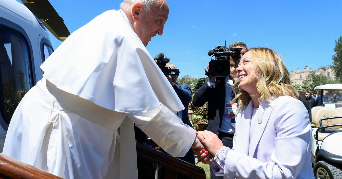 Papa Francesco è arrivato al vertice del G7 con una partecipazione senza precedenti