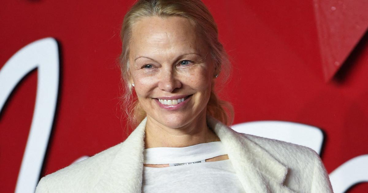 Pamela Anderson viert haar 57e verjaardag op een vrolijke en verfrissende manier