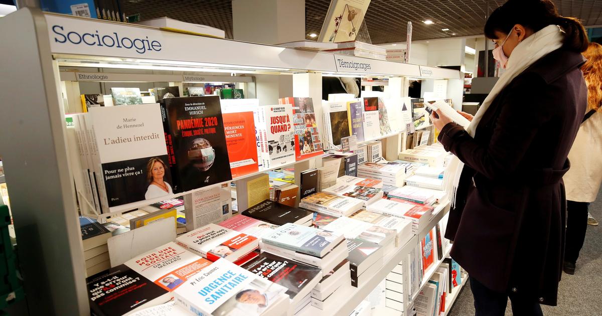 フナックは、文化的な「共生空間」という新しいコンセプトの「カフェ フナック」をパリ北駅にオープンしました。