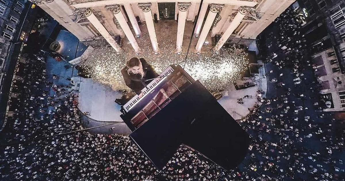 サンタ、フランスの歌の空に彗星の出現
