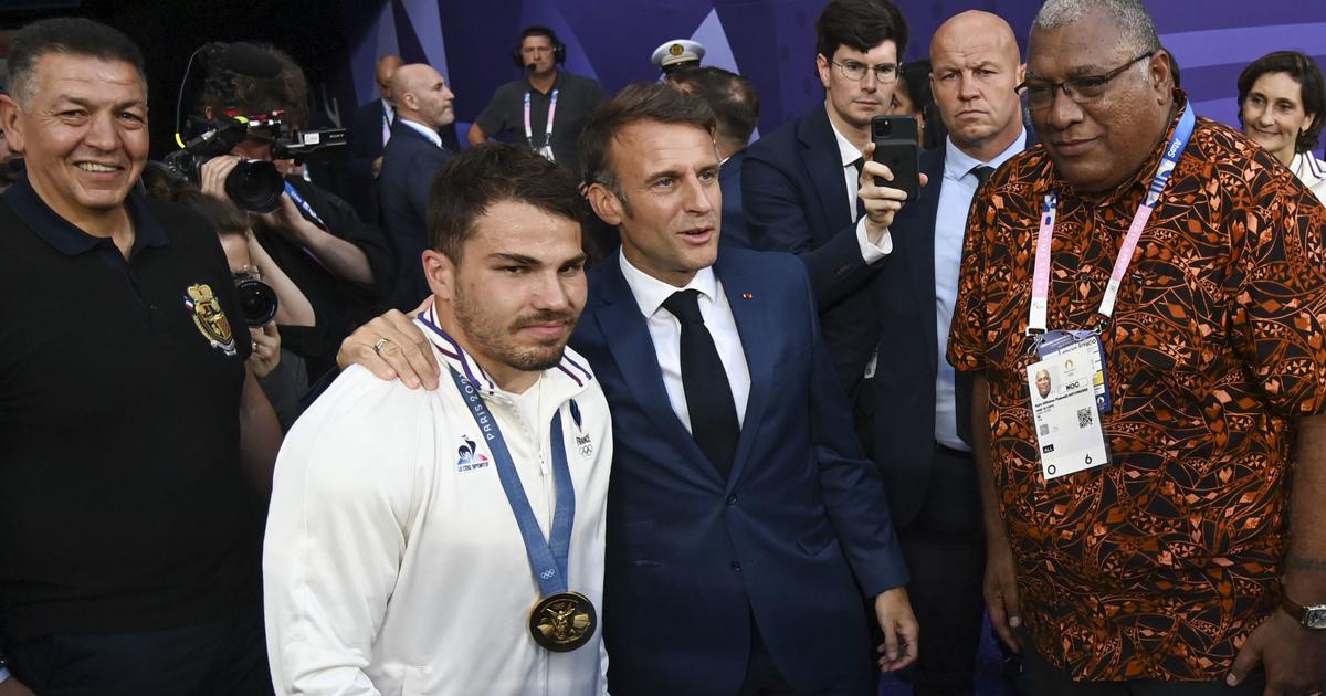 JO - Rugby à 7 : Dupont déguisé, appel avec Zidane, félicités par Macron, folie au club France... les Bleus ont dignement fêté leur sacre