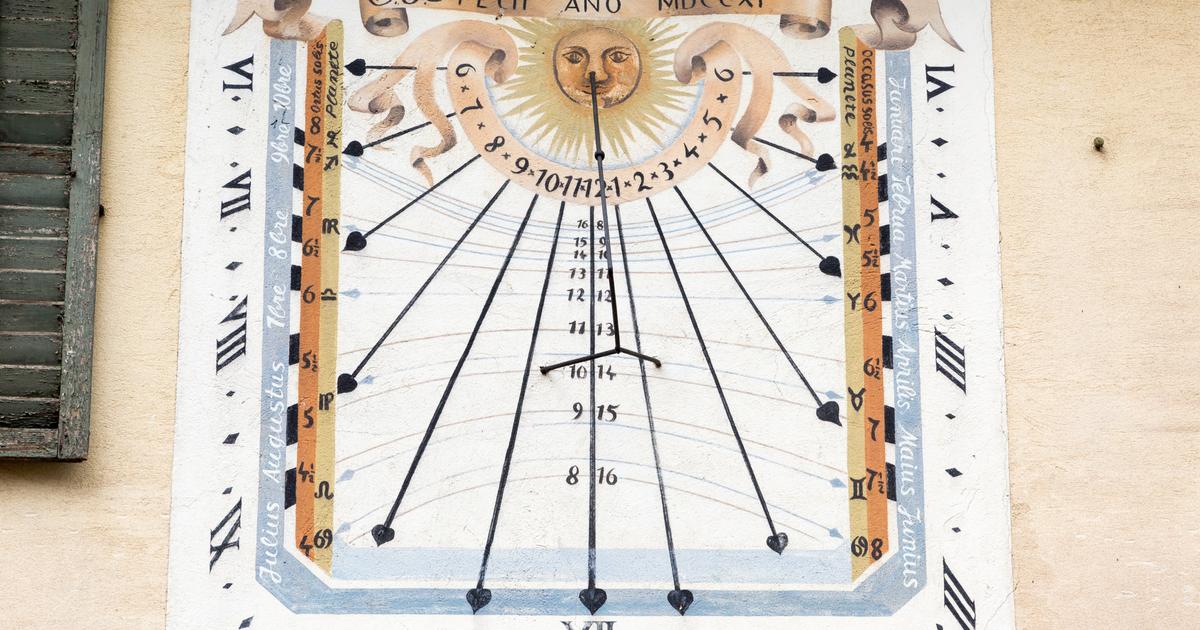 Cadran Solaire Décoratif QEM - Croix De Toulouse - Pierre Naturelle 31x45 Cm - Pour Mur Sud