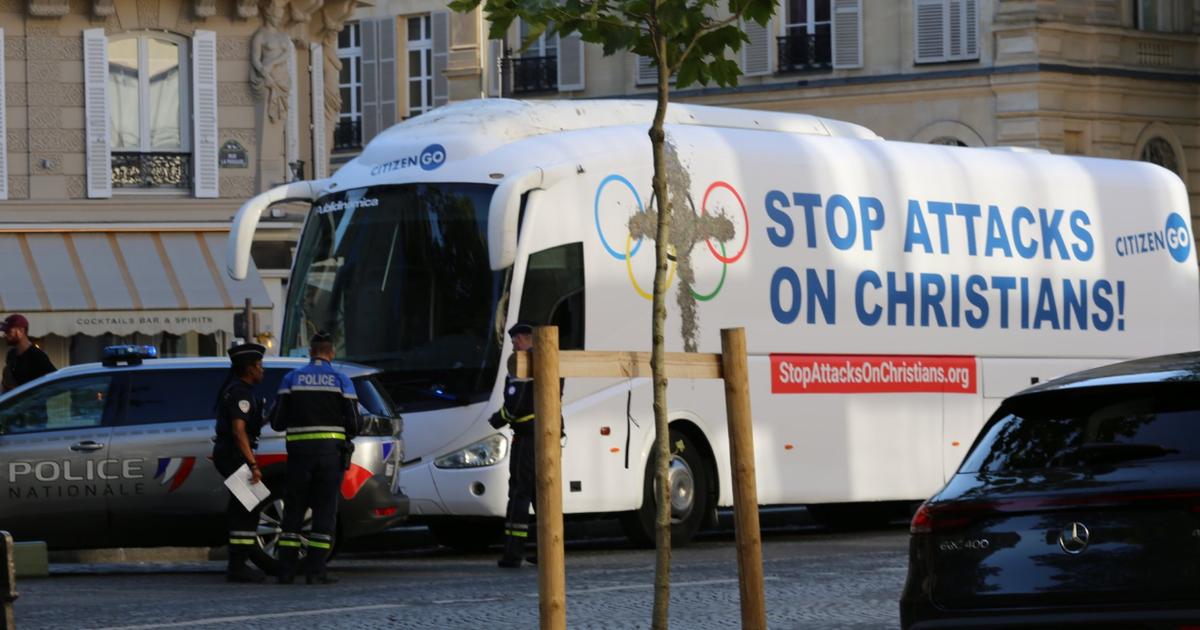 JO Paris 2024 : des militants pro-chrétiens interpellés, après avoir ...