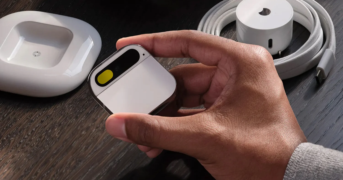 Flop monumental pour le badge connect&eacute; AI Pin, dont les retours d&eacute;passent les ventes