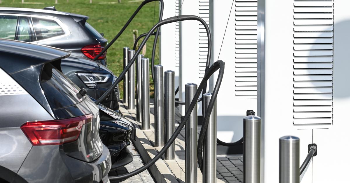 料金の高さとターミナルでの待ち時間により、電気自動車利用者にとっての休日旅行の「クラッシュテスト」