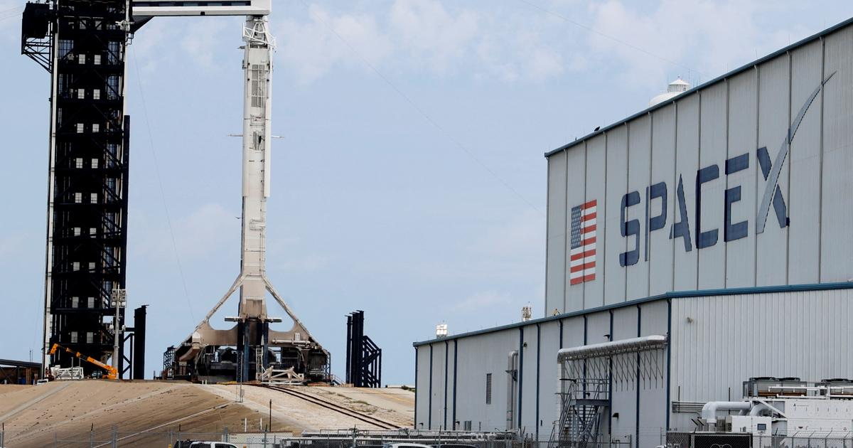 スペースXのミッションは、初の民間宇宙遊泳を行うために火曜日に打ち上げられる予定だ。