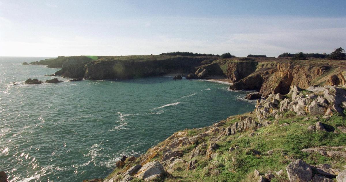 On the island of Yeu, archaeological remains, eroded by the ocean, are increasingly visible.