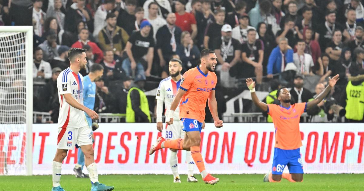 Regarder la vidéo Football : Neal Maupay chambre gentiment ses adversaires lyonnais