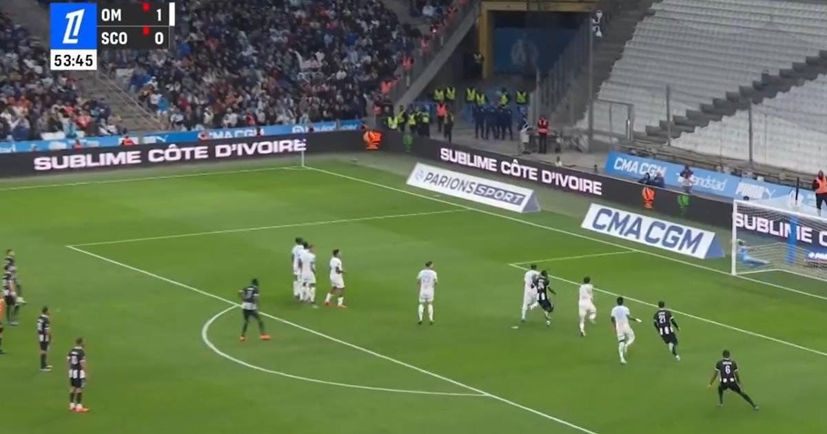 Regarder la vidéo Ligue 1 : en vidéo, le bijou sur coup franc qui a permis à Angers de signer un match nul