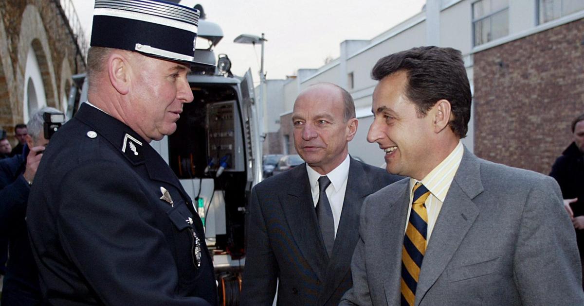 vingt-ans-apr-s-l-ombre-de-nicolas-sarkozy-plane-toujours-sur-beauvau