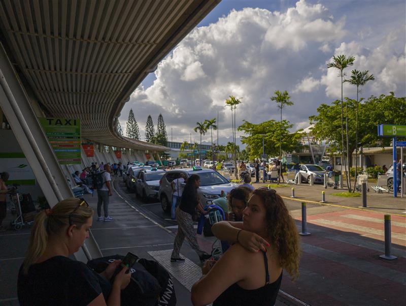 Martinique: l'aéroport fermé, plus de 1000 passagers déroutés en Guadeloupe (1/1)