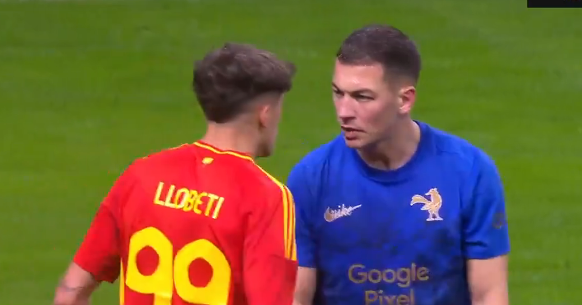 Regarder la vidéo Mimes de singe, Marseillaise sifflée, grosse tension... Que s’est-il passé lors du match de foot des «streamers» français contre l’Espagne ?