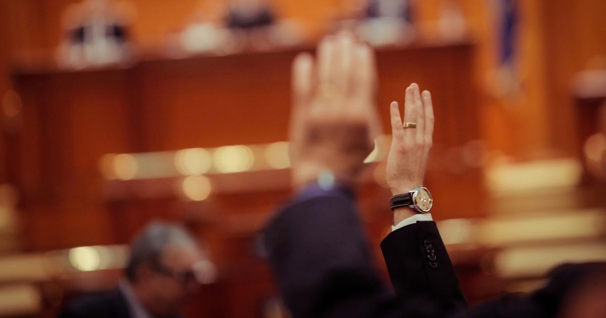 Regarder la vidéo Budget 2025 : les députés votent pour étendre la taxe sur les hauts revenus