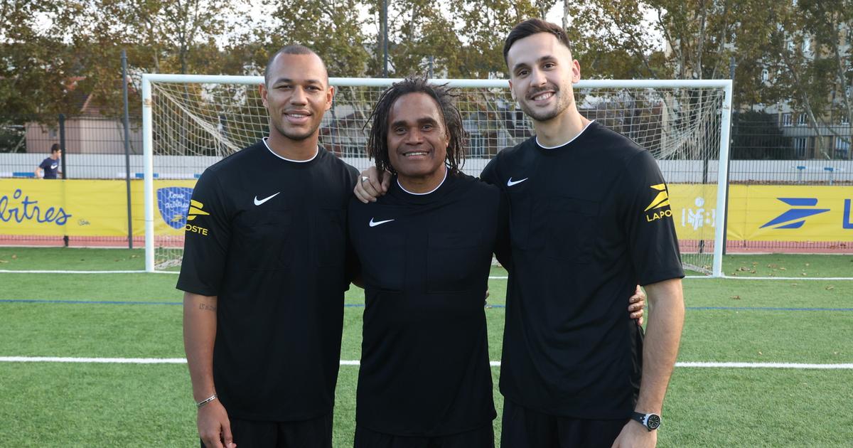 Regarder la vidéo Arbitrage : quand Fickou, Karembeu et Seguela s’essayent au sifflet