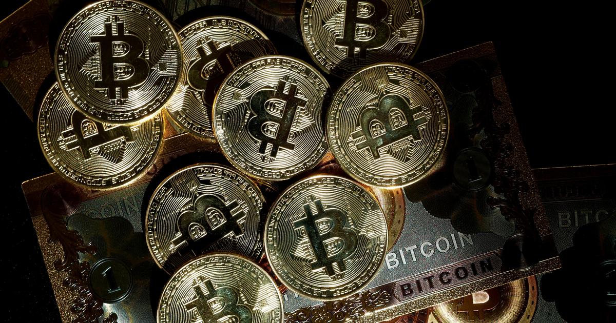 ビットコインは9万ドル付近で推移、ドルは急騰