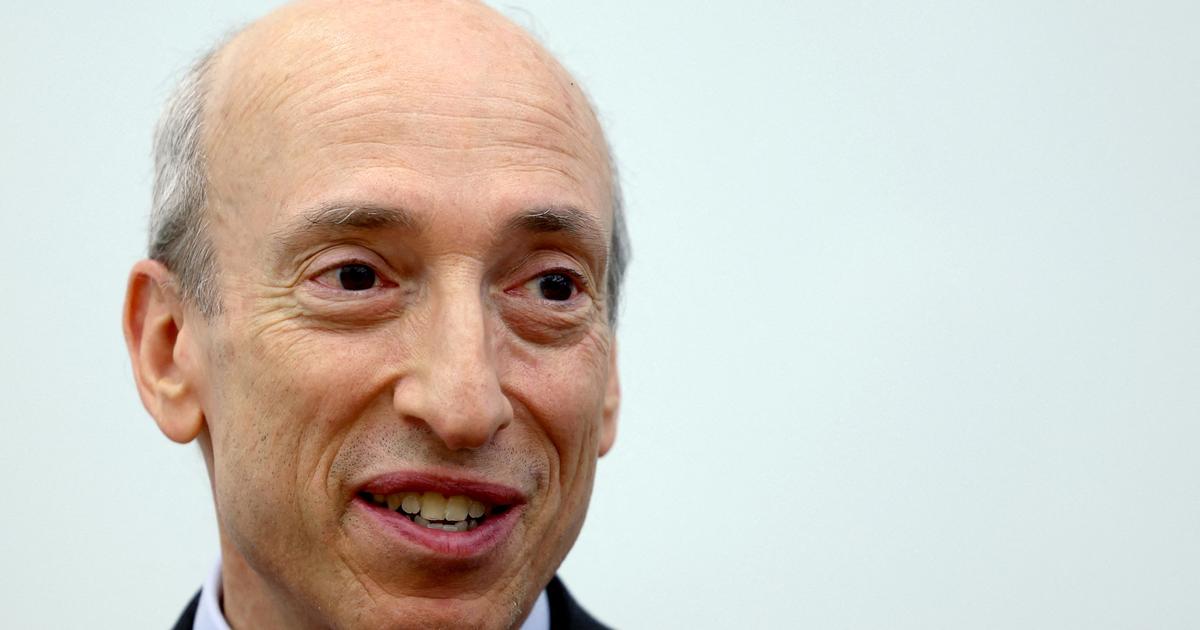 トランプ大統領の目の前でアメリカ市場監視機関（SEC）の長官が辞任
