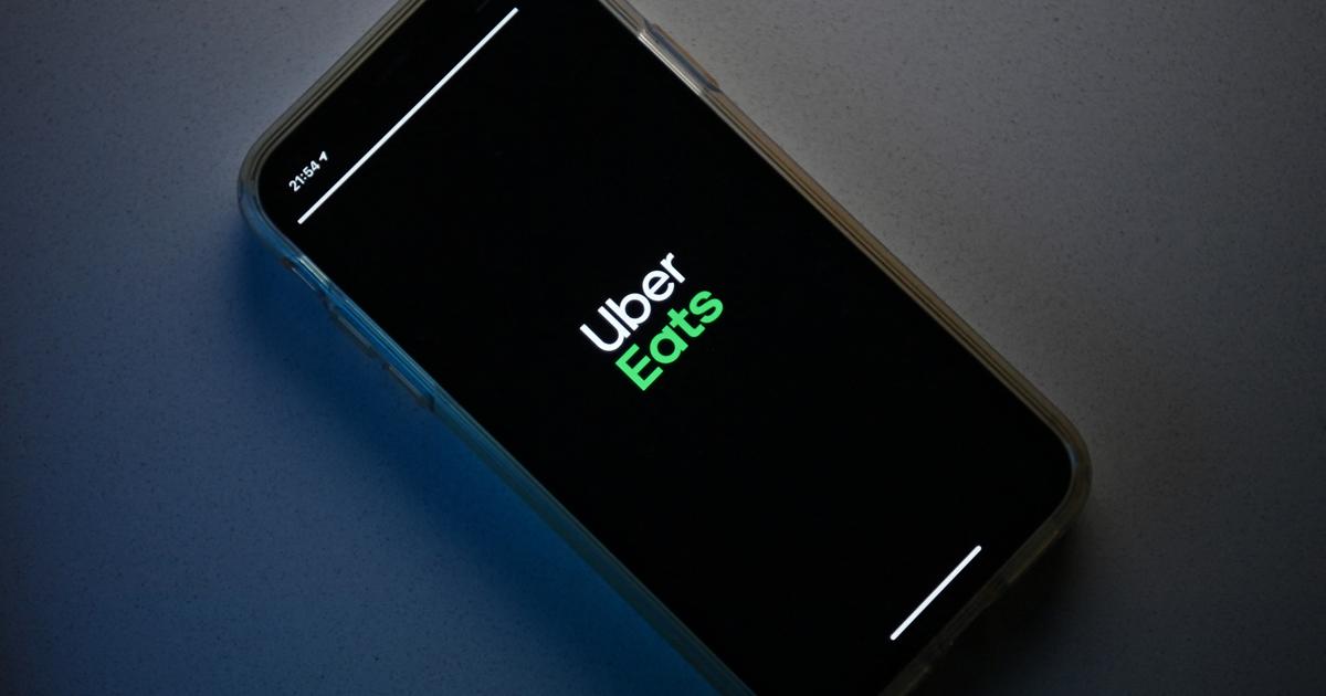 2人の男がウーバーイーツのプラットフォームをハッキングし、200万ユーロ以上を盗む