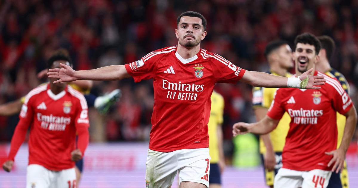 Benfica Tops Portuguese League After Victory Over Estoril