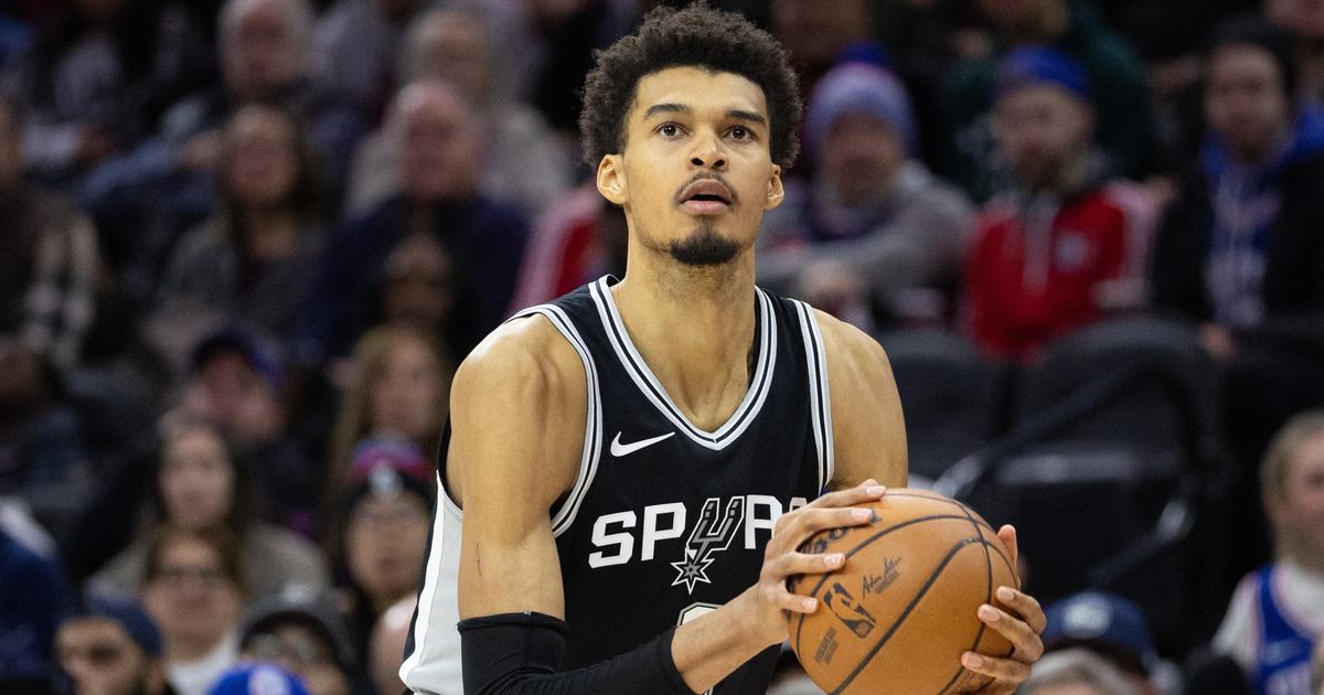 Victor Wembanyama Shines But Spurs Lose to Knicks in Christmas Thriller