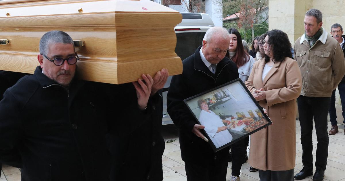 PHOTOS – Obsèques de Maïté : ses petites filles Perrine et Camille ...