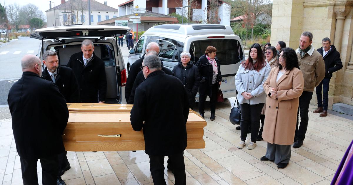 PHOTOS – Obsèques de Maïté : ses petites filles Perrine et Camille ...