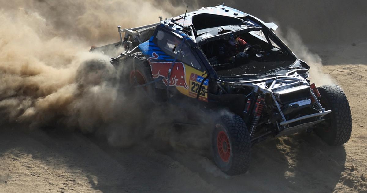 Regarder la vidéo Dakar 2025 : le tenant du titre Carlos Sainz contraint à l’abandon