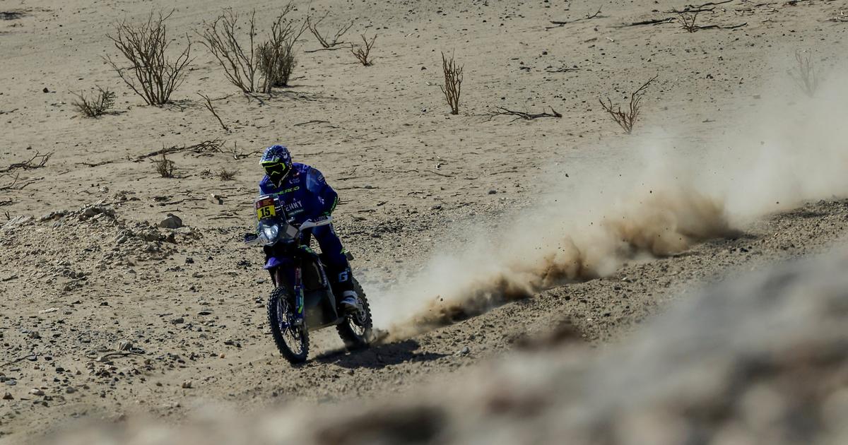 バイクに乗ったスペイン人サントリーノの舞台