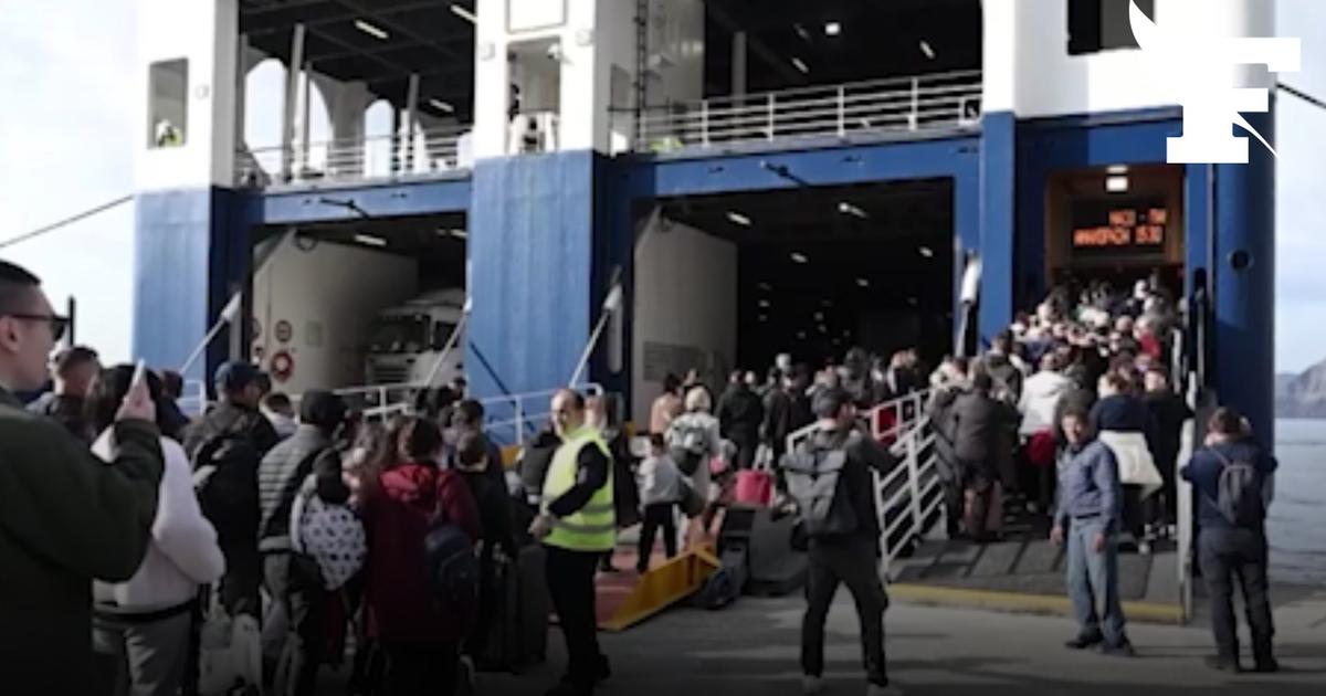 «Il ne faut pas céder à la panique» : les images des évacuations massives de Santorin, frappée par des centaines de séismes