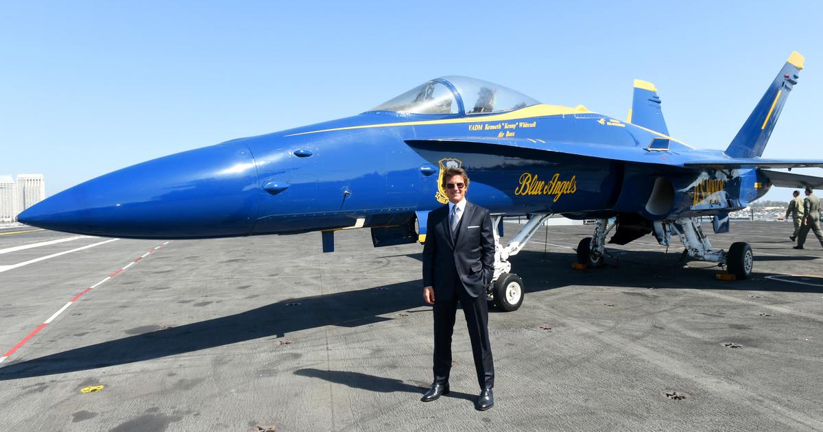 Tom Cruise honored by the Grande Medal of the French Aero-Club